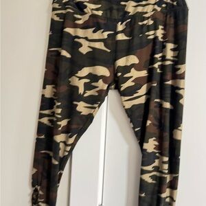 Camo Stretch WomensLeggings - Olive Green
